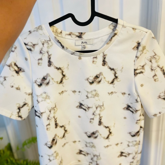 Gently used cute blouse. - Picture 3 of 4